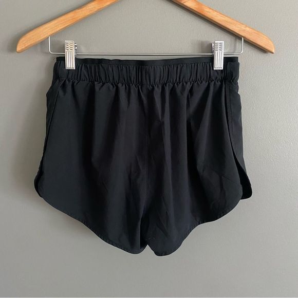Nike Black Athletic Shorts - Picture 2 of 6
